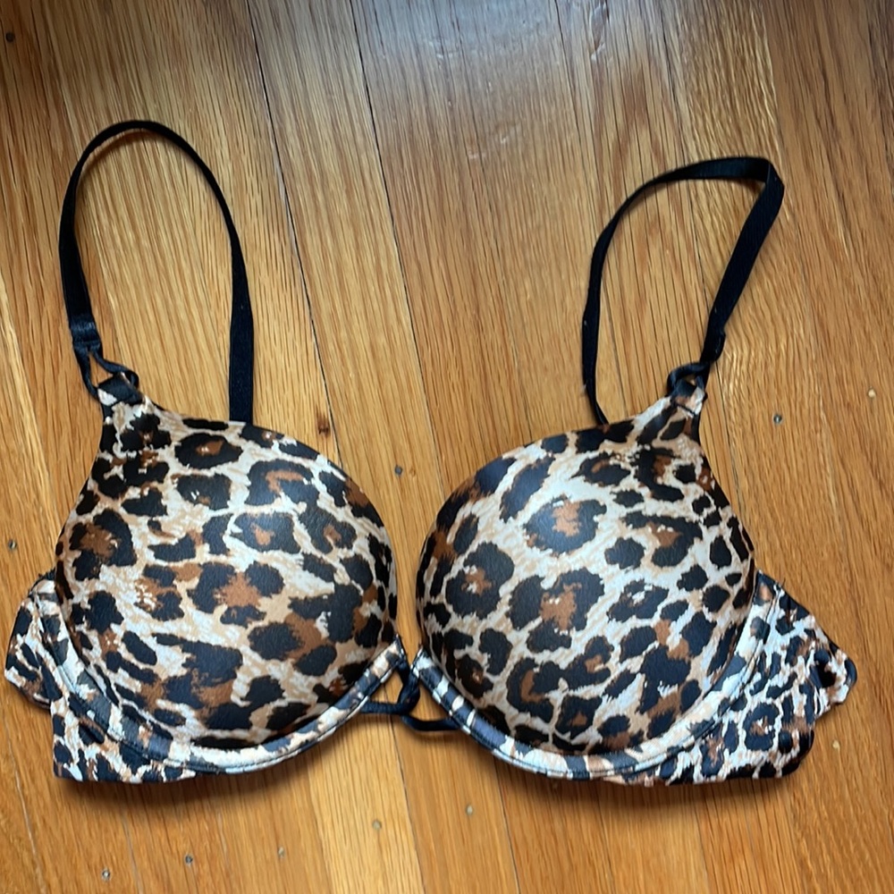 VICTORIA'S SECRET Miraculous Plunge Leopard Print Bra -  34B